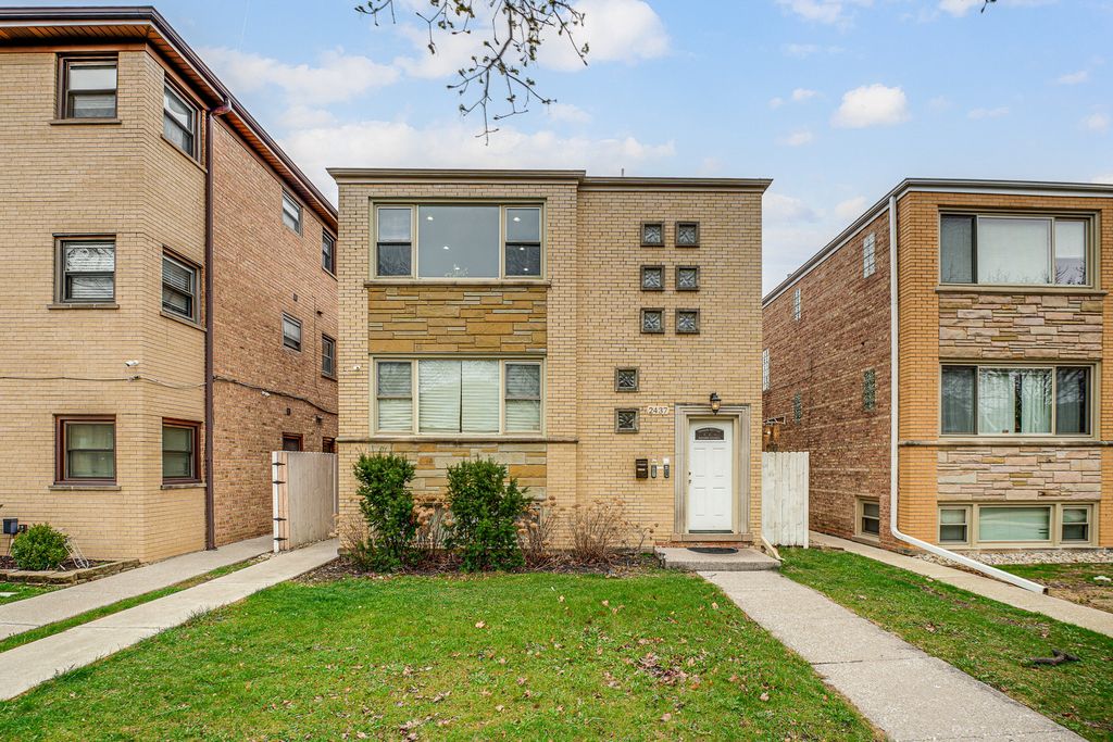 2437 N 78th Avenue, Elmwood Park, IL 60707