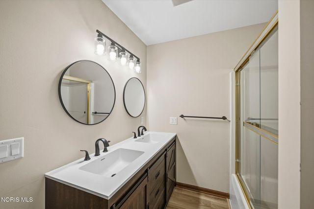 3518 Lynnbrooke Lane, Oregon, OH 43616