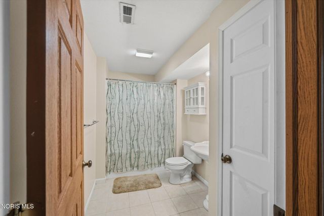 3518 Lynnbrooke Lane, Oregon, OH 43616