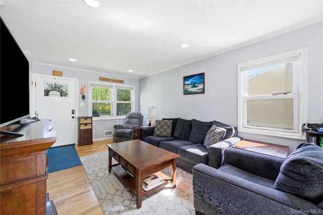90 Fischer Avenue, Islip Terrace, NY 11752