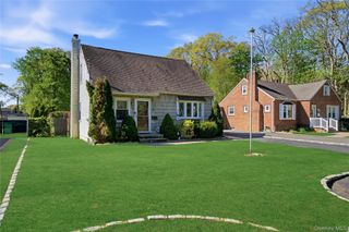 90 Fischer Avenue, Islip Terrace, NY 11752