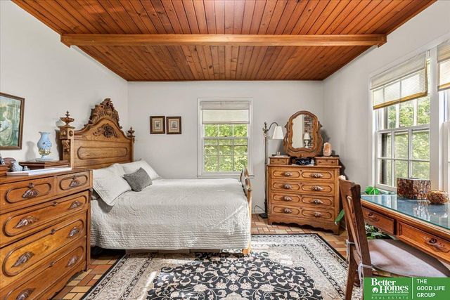 9674 N 30 Street, Omaha, NE 68112