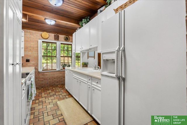 9674 N 30 Street, Omaha, NE 68112