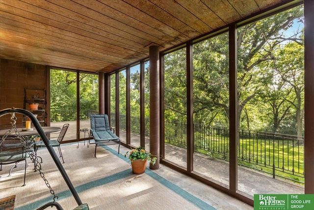 9674 N 30 Street, Omaha, NE 68112