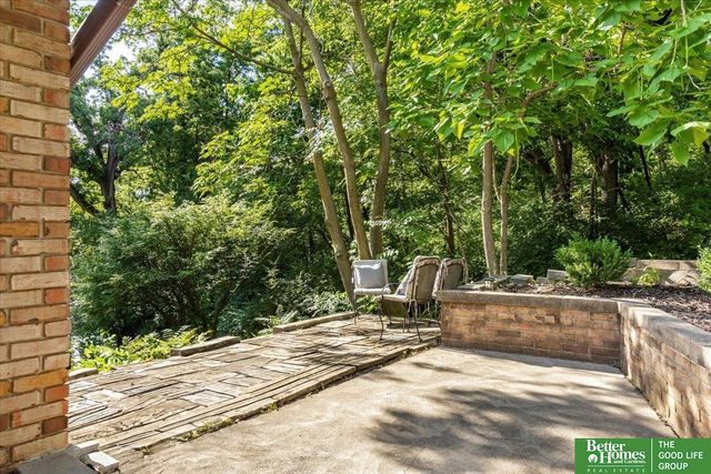 9674 N 30 Street, Omaha, NE 68112