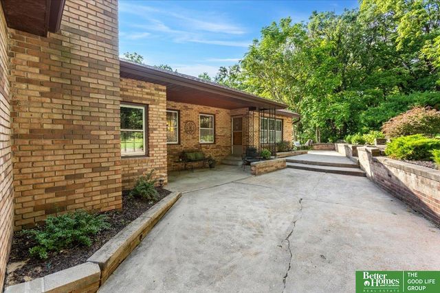 9674 N 30 Street, Omaha, NE 68112