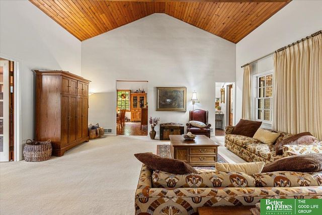 9674 N 30 Street, Omaha, NE 68112