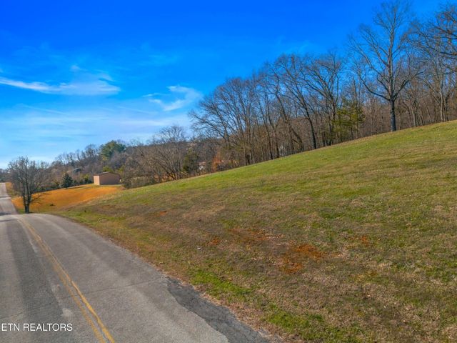 312 E Cross Rd, Dandridge, TN 37725
