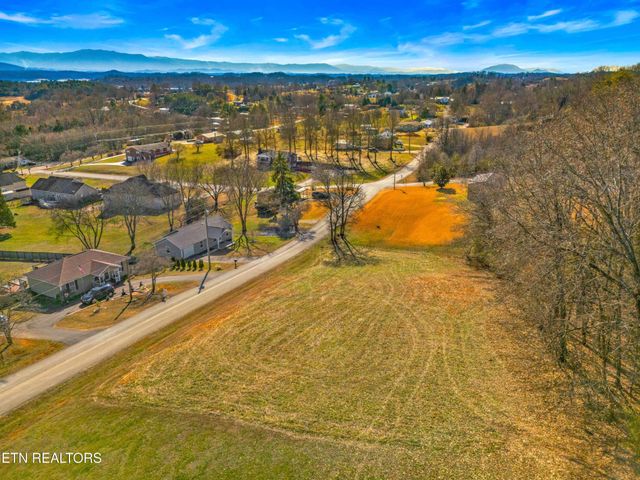 312 E Cross Rd, Dandridge, TN 37725