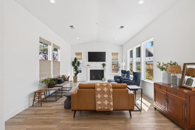 3430 Grove Cir, Loomis, CA 95650