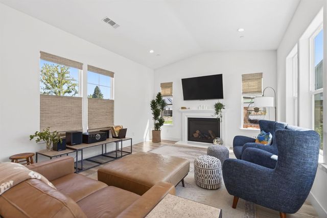 3430 Grove Cir, Loomis, CA 95650