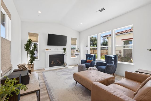 3430 Grove Cir, Loomis, CA 95650