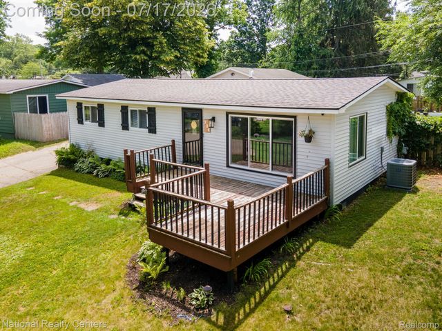 234 Arabelle Street, Commerce Charter Township, MI 48382