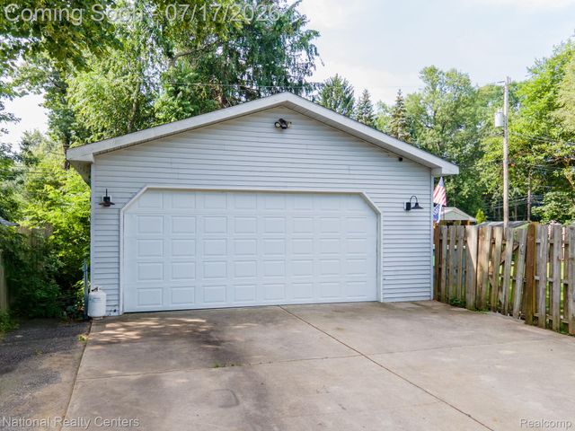 234 Arabelle Street, Commerce Charter Township, MI 48382