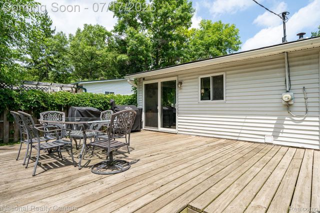 234 Arabelle Street, Commerce Charter Township, MI 48382