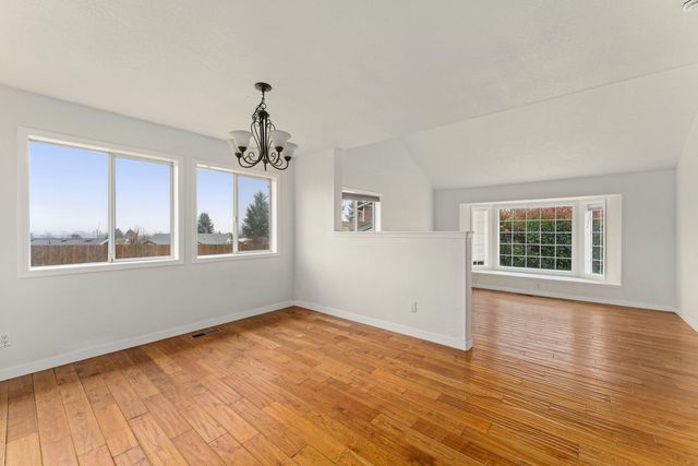 2203 NW Oxford Circle, Grants Pass, OR 97526