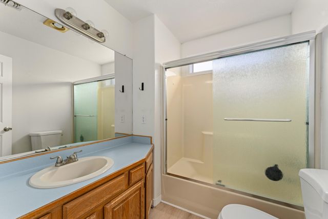 2203 NW Oxford Circle, Grants Pass, OR 97526