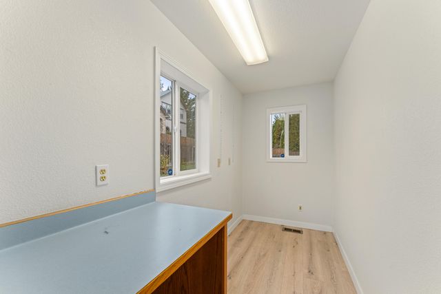 2203 NW Oxford Circle, Grants Pass, OR 97526