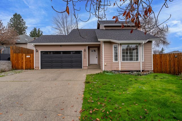 2203 NW Oxford Circle, Grants Pass, OR 97526