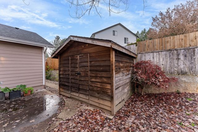 2203 NW Oxford Circle, Grants Pass, OR 97526