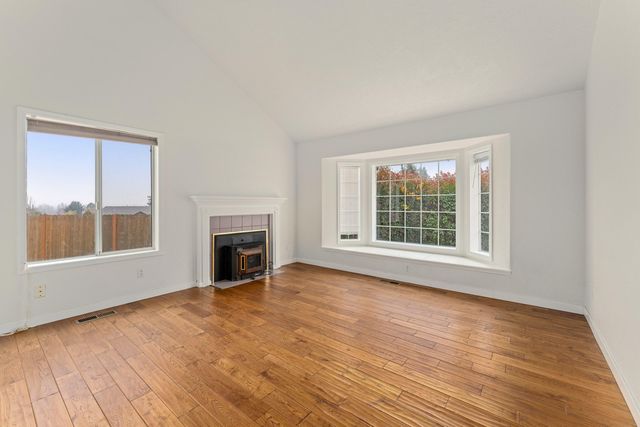 2203 NW Oxford Circle, Grants Pass, OR 97526