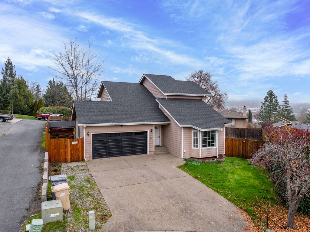 2203 NW Oxford Circle, Grants Pass, OR 97526