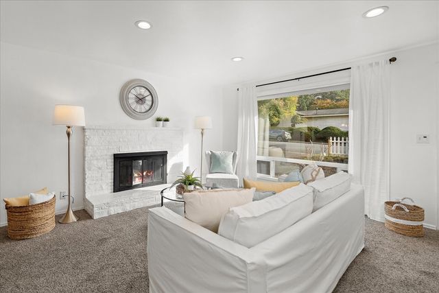 19330 52nd Avenue W, Lynnwood, WA 98036