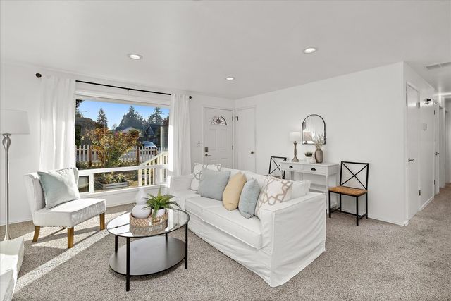 19330 52nd Avenue W, Lynnwood, WA 98036
