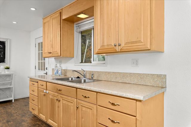 19330 52nd Avenue W, Lynnwood, WA 98036