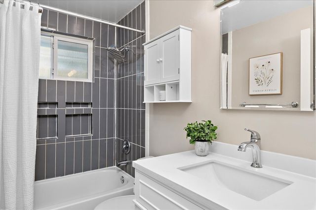 19330 52nd Avenue W, Lynnwood, WA 98036