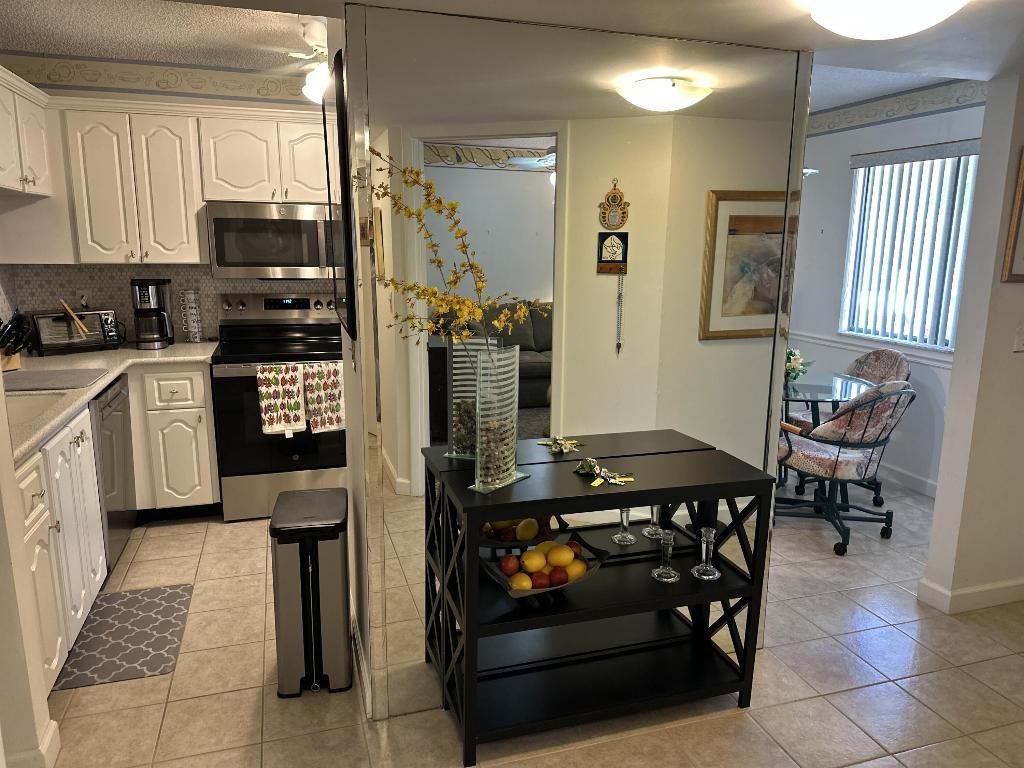 3138 Via Poinciana 114, Lake Worth, FL 33467