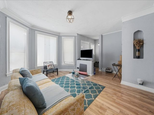 1534 E 73rd Place, Chicago, IL 60619