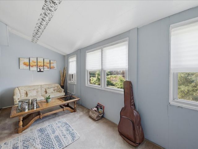 1534 E 73rd Place, Chicago, IL 60619