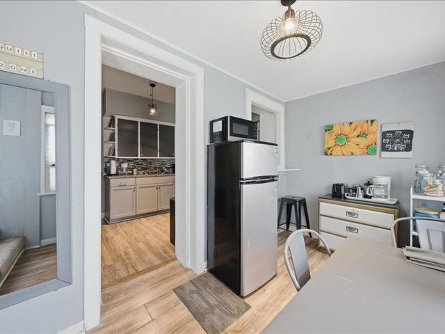 1534 E 73rd Place, Chicago, IL 60619
