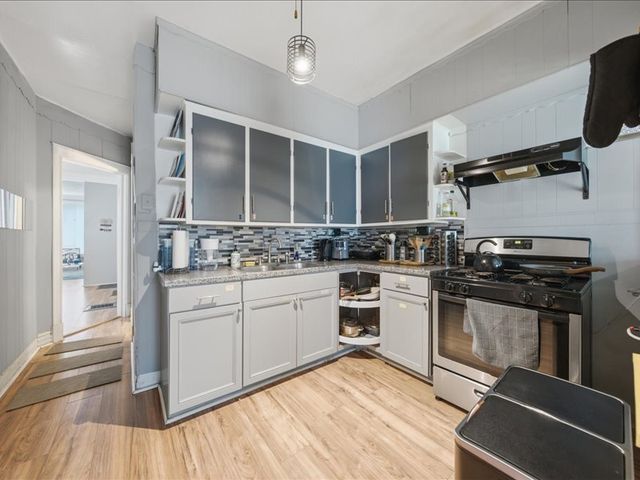 1534 E 73rd Place, Chicago, IL 60619