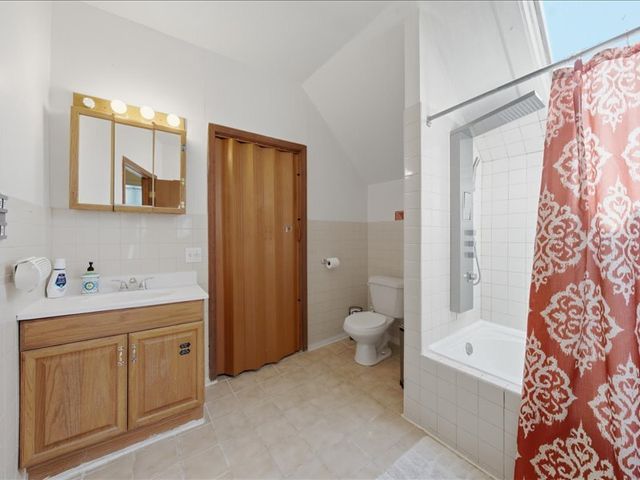1534 E 73rd Place, Chicago, IL 60619
