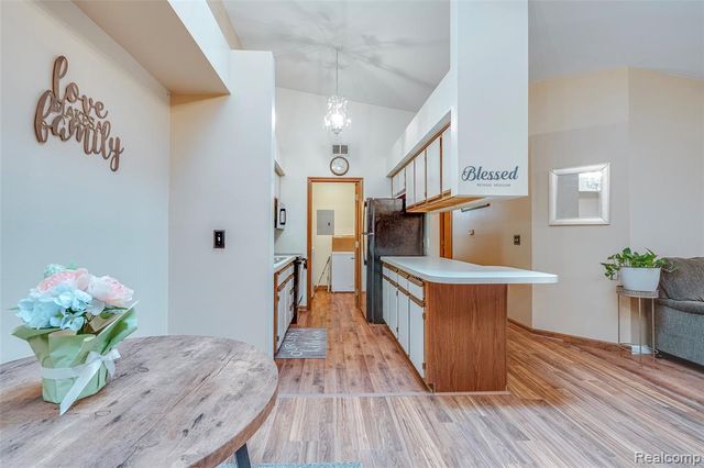 1584 Shoemaker Drive, Westland, MI 48185