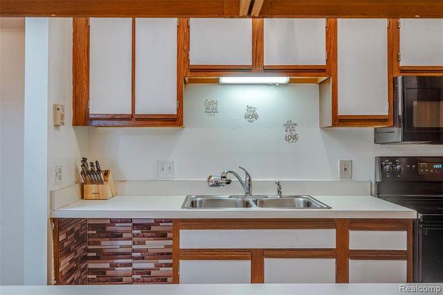 1584 Shoemaker Drive, Westland, MI 48185