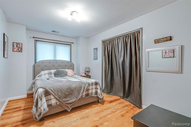 1584 Shoemaker Drive, Westland, MI 48185