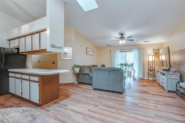 1584 Shoemaker Drive, Westland, MI 48185