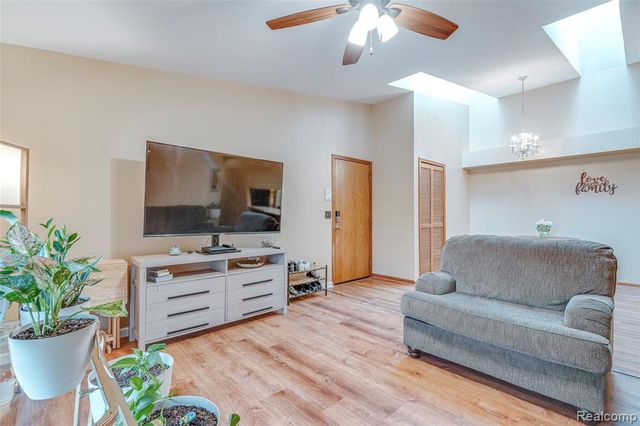 1584 Shoemaker Drive, Westland, MI 48185