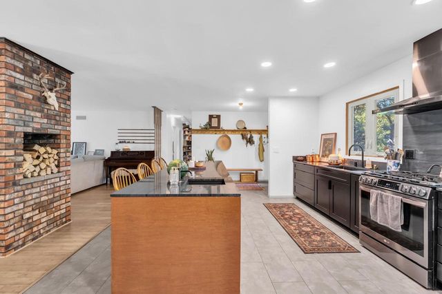 518 9th PLACE, Kenosha, WI 53140