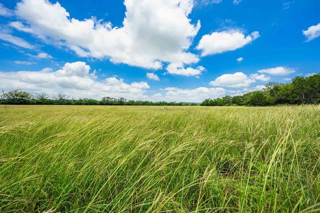 8 Cypress Creek Rd, Comfort, TX 78013