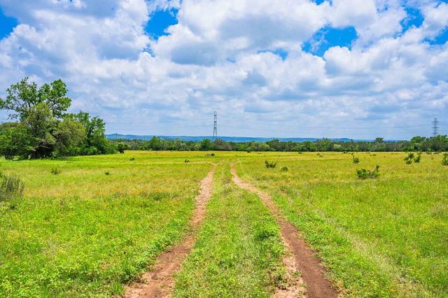 8 Cypress Creek Rd, Comfort, TX 78013