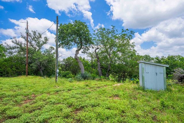 8 Cypress Creek Rd, Comfort, TX 78013