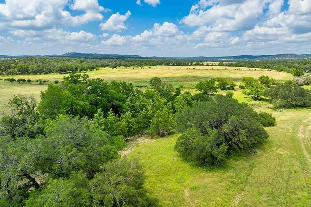 8 Cypress Creek Rd, Comfort, TX 78013