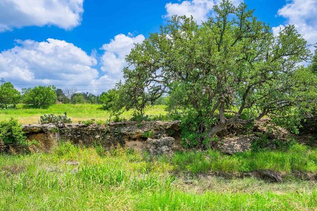 8 Cypress Creek Rd, Comfort, TX 78013