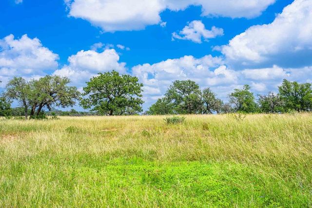 8 Cypress Creek Rd, Comfort, TX 78013