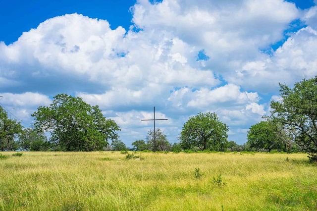 8 Cypress Creek Rd, Comfort, TX 78013