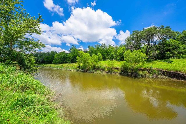 8 Cypress Creek Rd, Comfort, TX 78013
